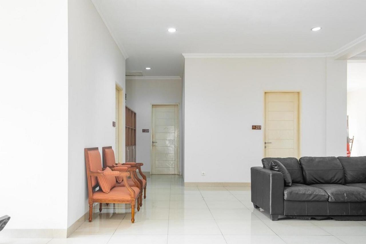 Hotel Reddoorz Near Siloam Karawaci 3 Tangerang Exterior foto
